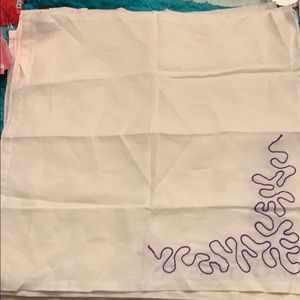 Kim Seybert White linen w/ purple & silver design